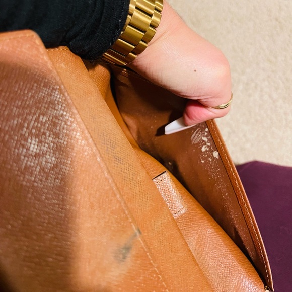 Louis Vuitton Crossbody - Picture 7 of 11